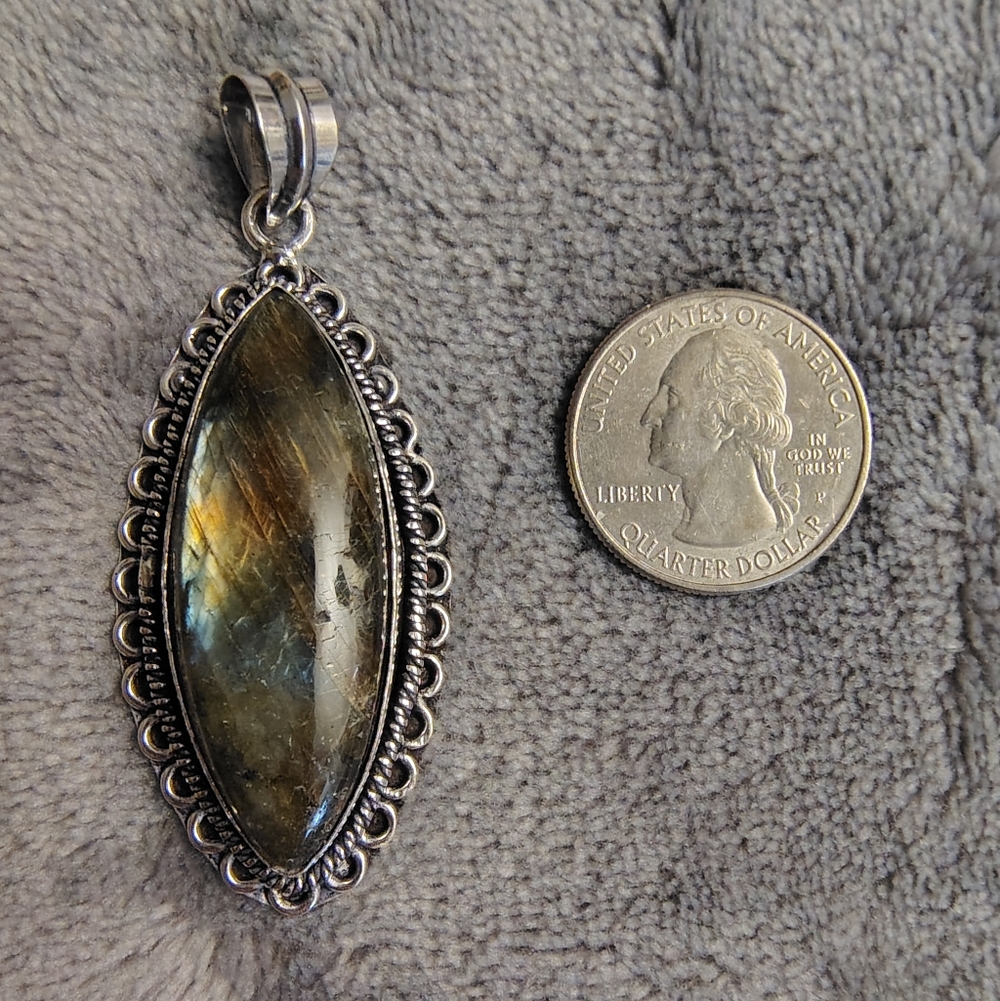 Marquis Labradorite And Silver Pendant - Picture 3 of 7
